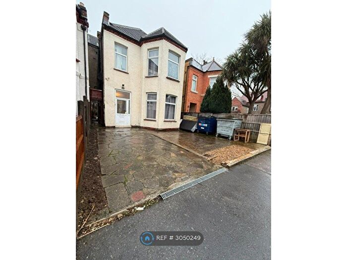 Studio To Rent In Kenton Avenue, Harrow, HA1