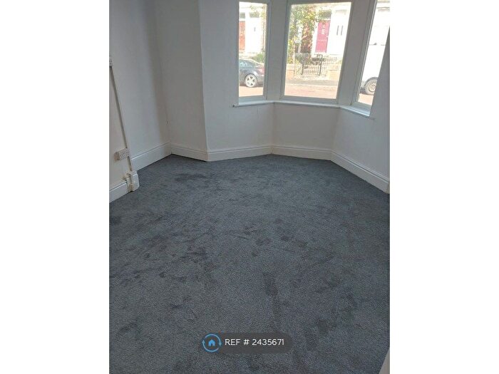 2 Bedroom Flat To Rent In Saltwell Place, Gateshead, NE8