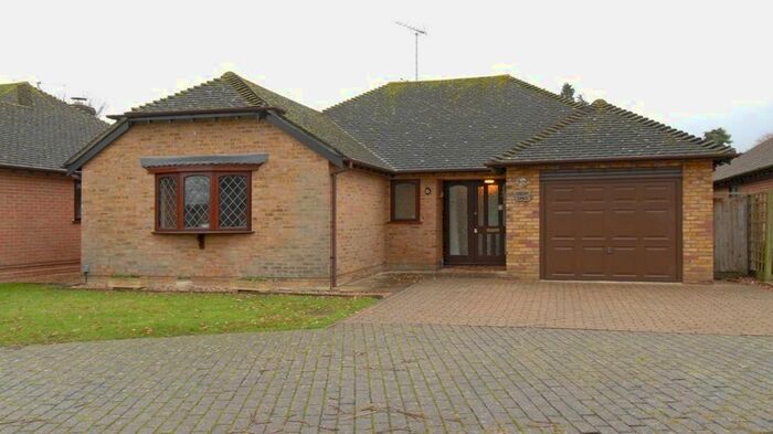 2 Bedroom Bungalow To Rent In Farriers Close, Woodley, Reading, RG5