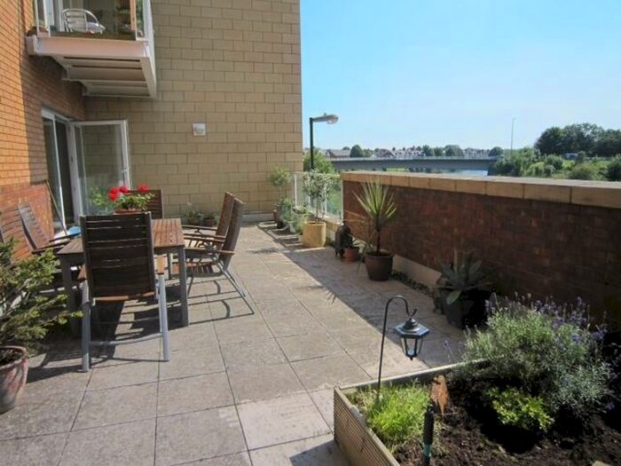 2 Bedroom Apartment To Rent In Penstone Court, Century Wharf, Cardiff, CF10