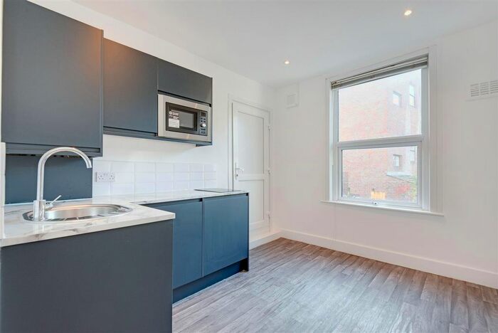 Studio To Rent In Kilburn High Road, London, NW6