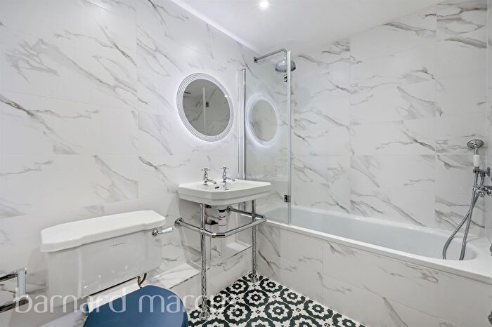 2 Bedroom Flat For Sale In Melrose Road, London, SW18