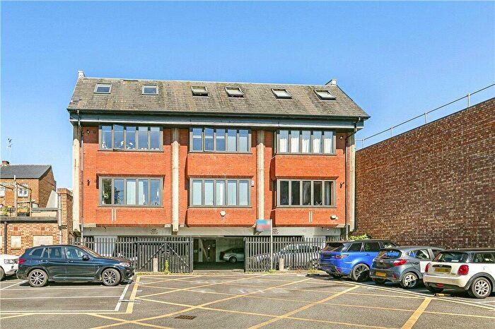 1 Bedroom Apartment For Sale In Guildford Street, Chertsey, Surrey, KT16