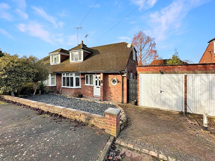 2 Bedroom Semi Detached House For Sale In Alwyn Close, Luton, LU2