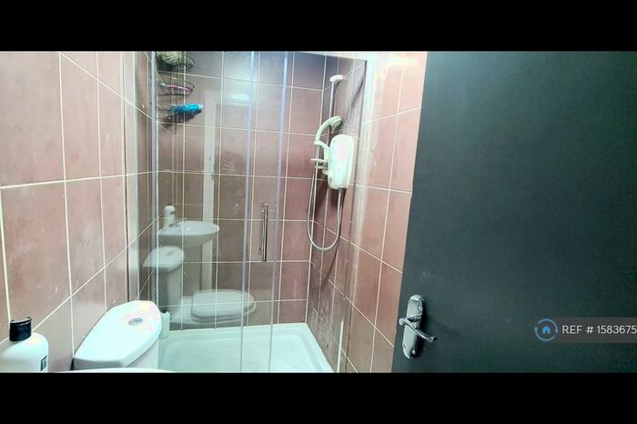 4 Bedroom Terraced House To Rent In Spring Place, Bradford, BD7