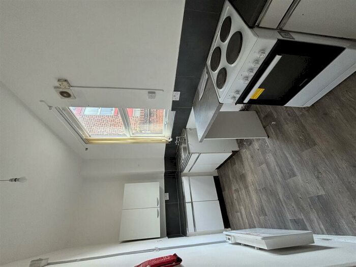 Flat To Rent In Walton Village, Liverpool, L4