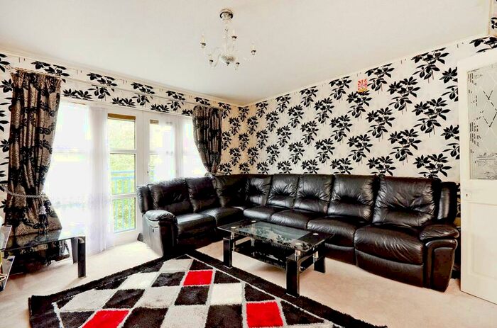 3 Bedroom Flat To Rent In Attlee Terrace, Walthamstow, London, E17