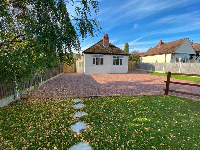 2 Bedroom Detached Bungalow To Rent In Pickersleigh Road, Malvern, Worcestershire, WR14