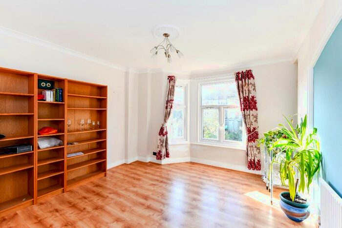 2 Bedroom Flat To Rent In Marlborough Road, London, E18
