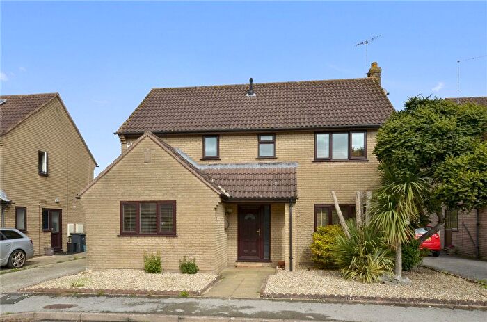 4 Bedroom Detached House For Sale In Bay Close, Three Legged Cross, Wimborne, Dorset, BH21