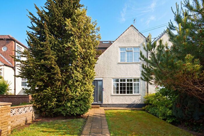 4 Bedroom Terraced House For Sale In Cherry Hill, Whetstone, Barnet, EN5