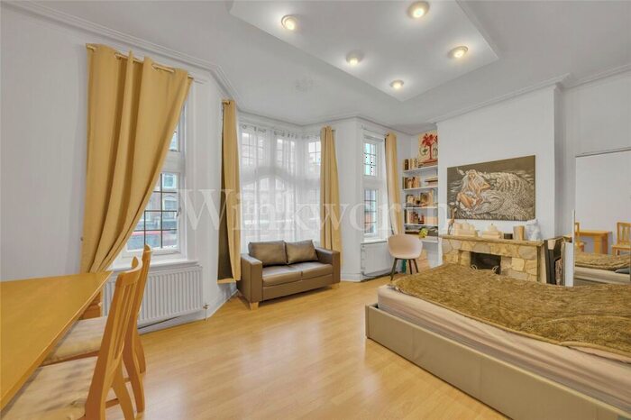 2 Bedroom Apartment To Rent In Finchley Road, London, NW11