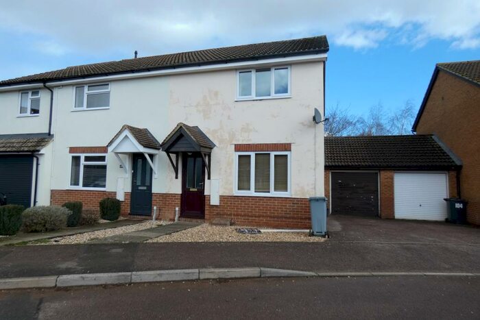 3 Bedroom Semi-Detached House To Rent In Glenmore Road, Carterton, Oxon, OX18