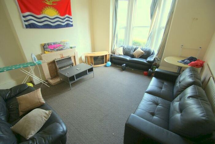 3 Bedroom Apartment To Rent In Hanover Square, University, Leeds, LS3