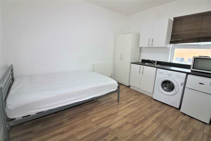 Studio To Rent In Hollies Way, Potters Bar, EN6