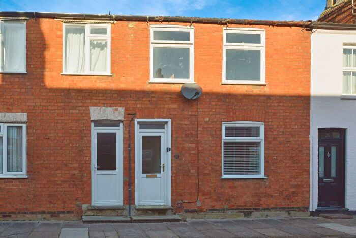 3 Bedroom Terraced House For Sale In School Street, New Bradwell, Milton Keynes, MK13