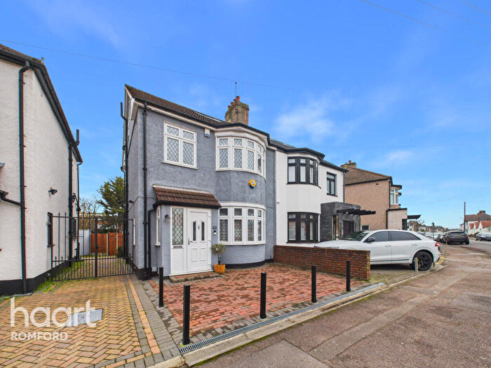 4 Bedroom Semi Detached House For Sale In Cedar Road, Romford, RM7