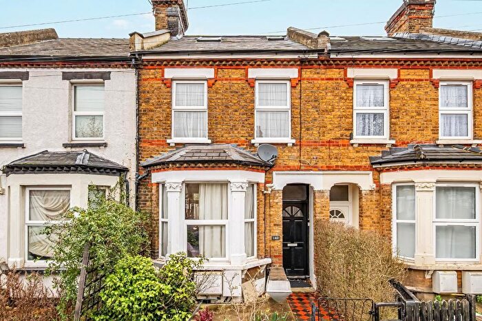 2 Bedroom Flat For Sale In Felix Road, Ealing, London, W13