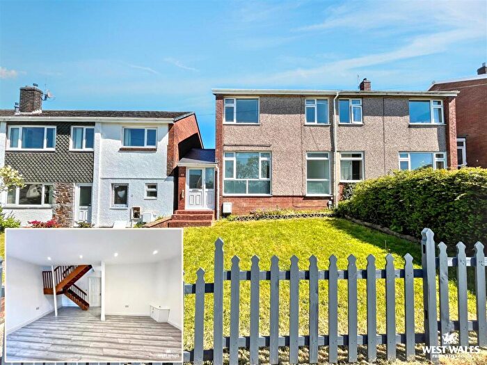 3 Bedroom Semi-Detached House For Sale In Knoll Gardens, Carmarthen, SA31