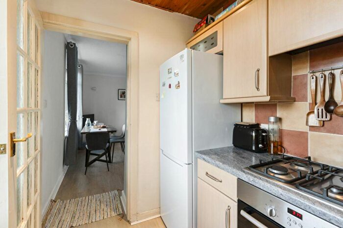 2 Bedroom Flat For Sale In Carrick Knowe Gardens, Carrick Knowe, Edinburgh, EH12