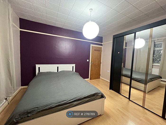 2 Bedroom Flat To Rent In Gantshill Crescent, Ilford, IG2