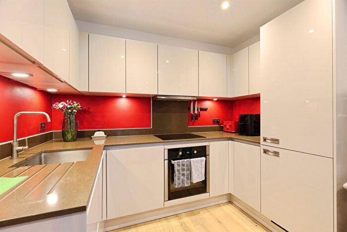 1 Bedroom Flat For Sale In Riverwell Close, Watford, WD18