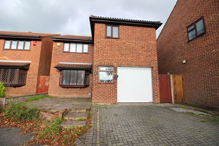 3 Bedroom Detached House To Rent In Wimborne Close, Worcester Park, KT4