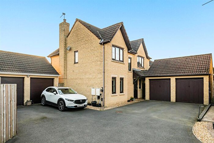 4 Bedroom Detached House For Sale In St Mellion Close, Chippenham, SN15