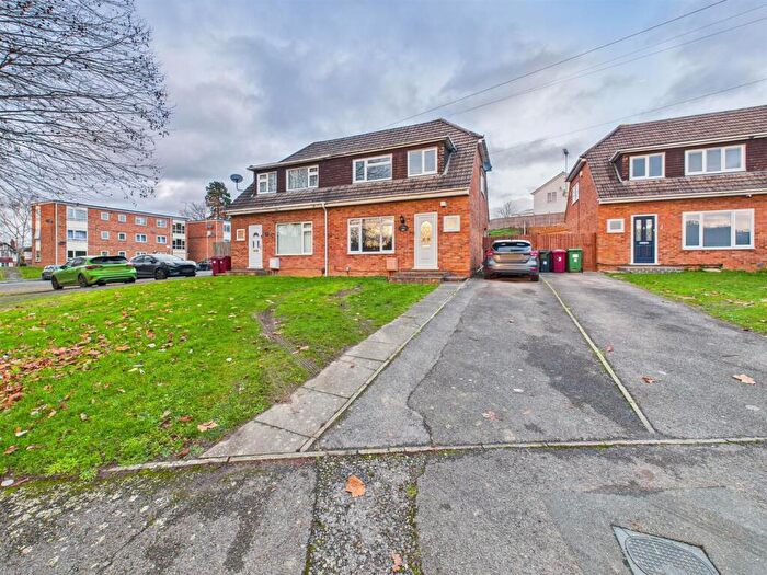3 Bedroom Semi-Detached House For Sale In Colliers Way, Reading, RG30