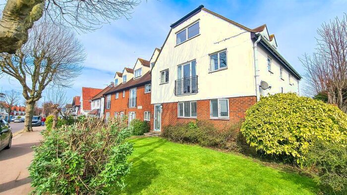 2 Bedroom Apartment To Rent In Dalwood Court, Hadleigh Road, Leigh-on-Sea, SS9