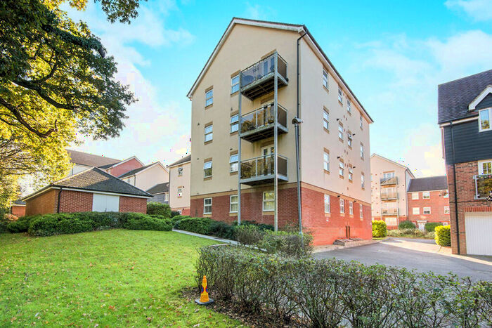 2 Bedroom Flat To Rent In Whites Way, Hedge End, Southampton, SO30