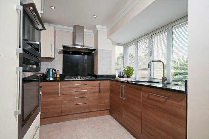 2 Bedroom Flat To Rent In Airlie Road, St Cross, SO22