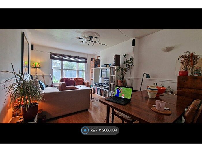 2 Bedroom Flat To Rent In Deptord, London, SE8