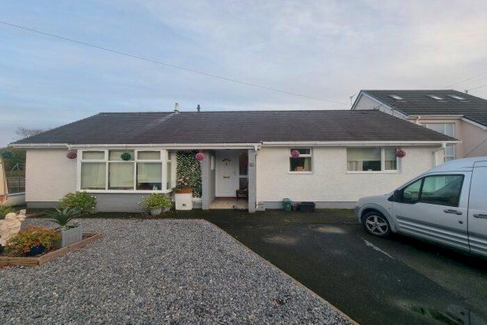 3 Bedroom Property To Rent In Pantyffynnon Road, Rhydaman, SA18