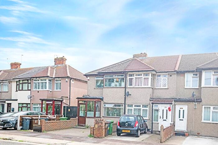 3 Bedroom End Of Terrace House For Sale In Oval Road North, Dagenham, RM10