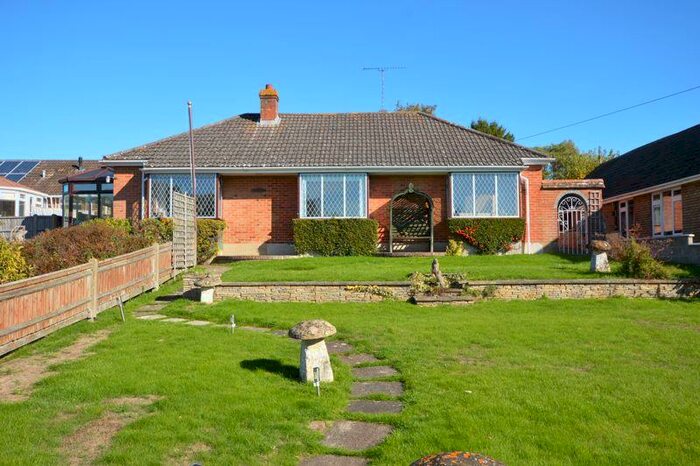 3 Bedroom Detached Bungalow For Sale In High Street, Figheldean ***Video Tour***, SP4