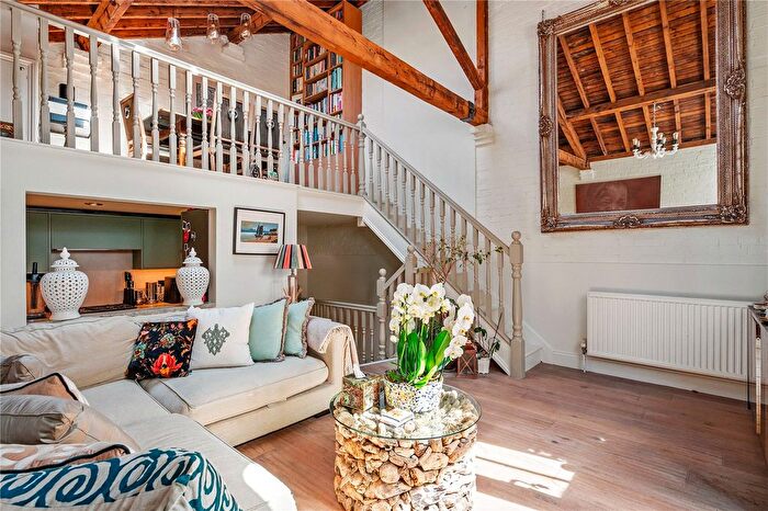 2 Bedroom Mews For Sale In Ashfield Yard, Ashfield Street, London, E1