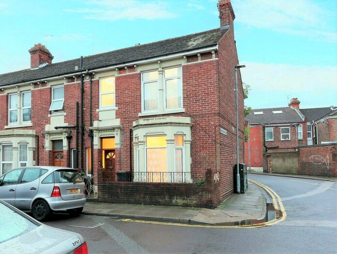 5 Bedroom End Of Terrace House To Rent In Sandringham Road, Portsmouth, PO1