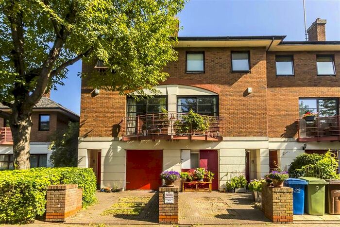 3 Bedroom Property To Rent In Plover Way, London SE16