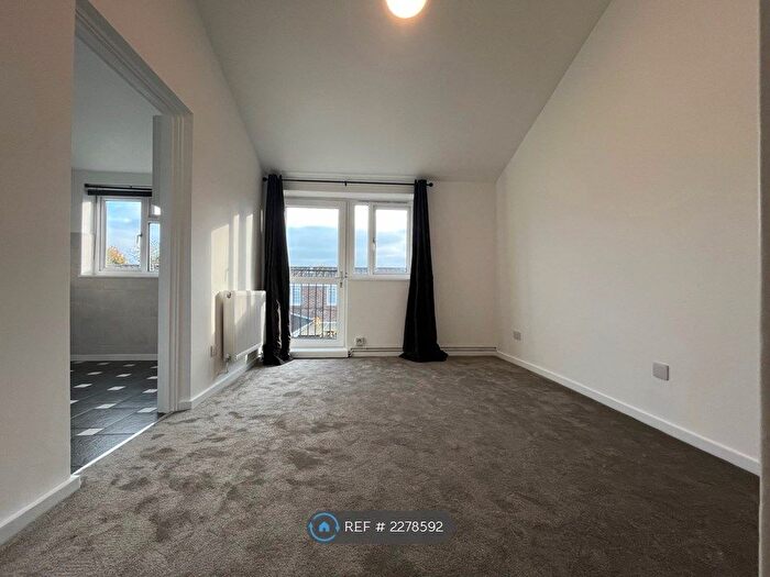 1 Bedroom Flat To Rent In Conistone Way, London, N7