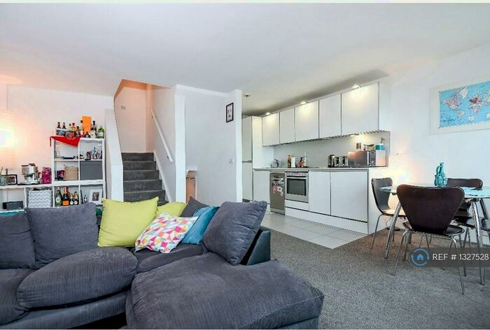 2 Bedroom Flat To Rent In Aragon Tower, London, SE8