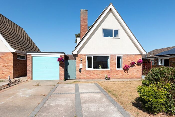 3 Bedroom Detached House For Sale In Conifer Close, Ormesby St Margaret, NR29