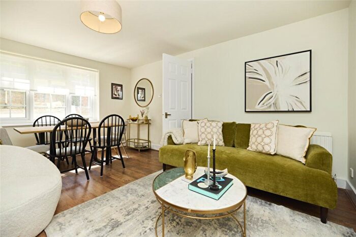 3 Bedroom Apartment To Rent In St. John's Villas, London, N19