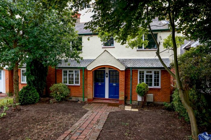 3 Bedroom Maisonette To Rent In Cambridge Road, London, SW20