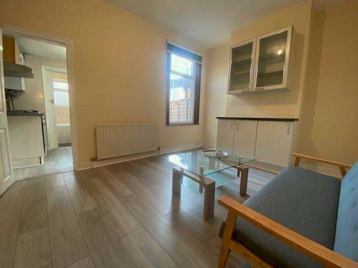 4 Bedroom House To Rent In Ascot Road, Edmonton, N18