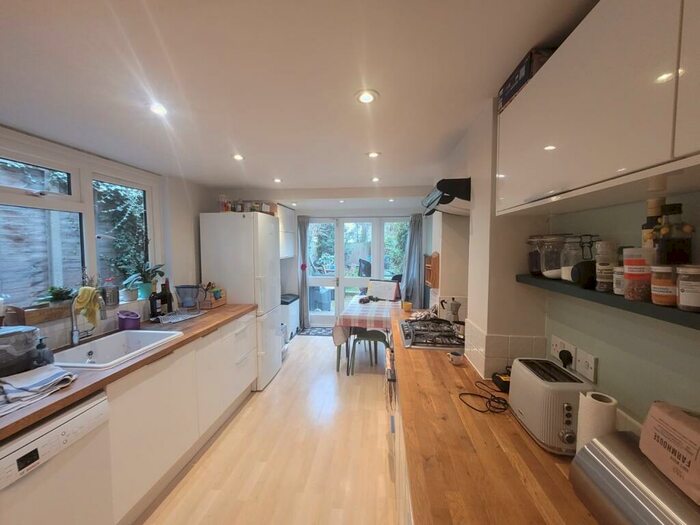 3 Bedroom House To Rent In Poplar Road, Herne Hill, London, SE24