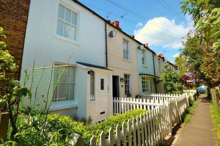 2 Bedroom Cottage To Rent In Thames Ditton, KT7