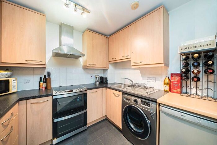 1 Bedroom Flat To Rent In Scott Avenue, London, SW15
