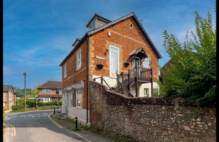 3 Bedroom Flat To Rent In Church Road, Penn, HP10