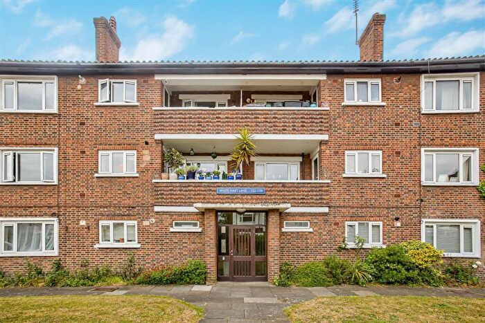 2 Bedroom Flat For Sale In White Hart Lane, Barnes, SW13